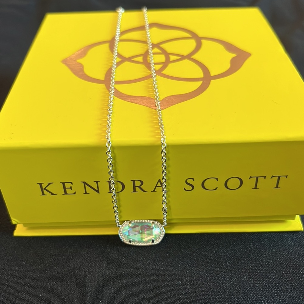 Never Worn Kendra Scott Elisa Pendant Necklace